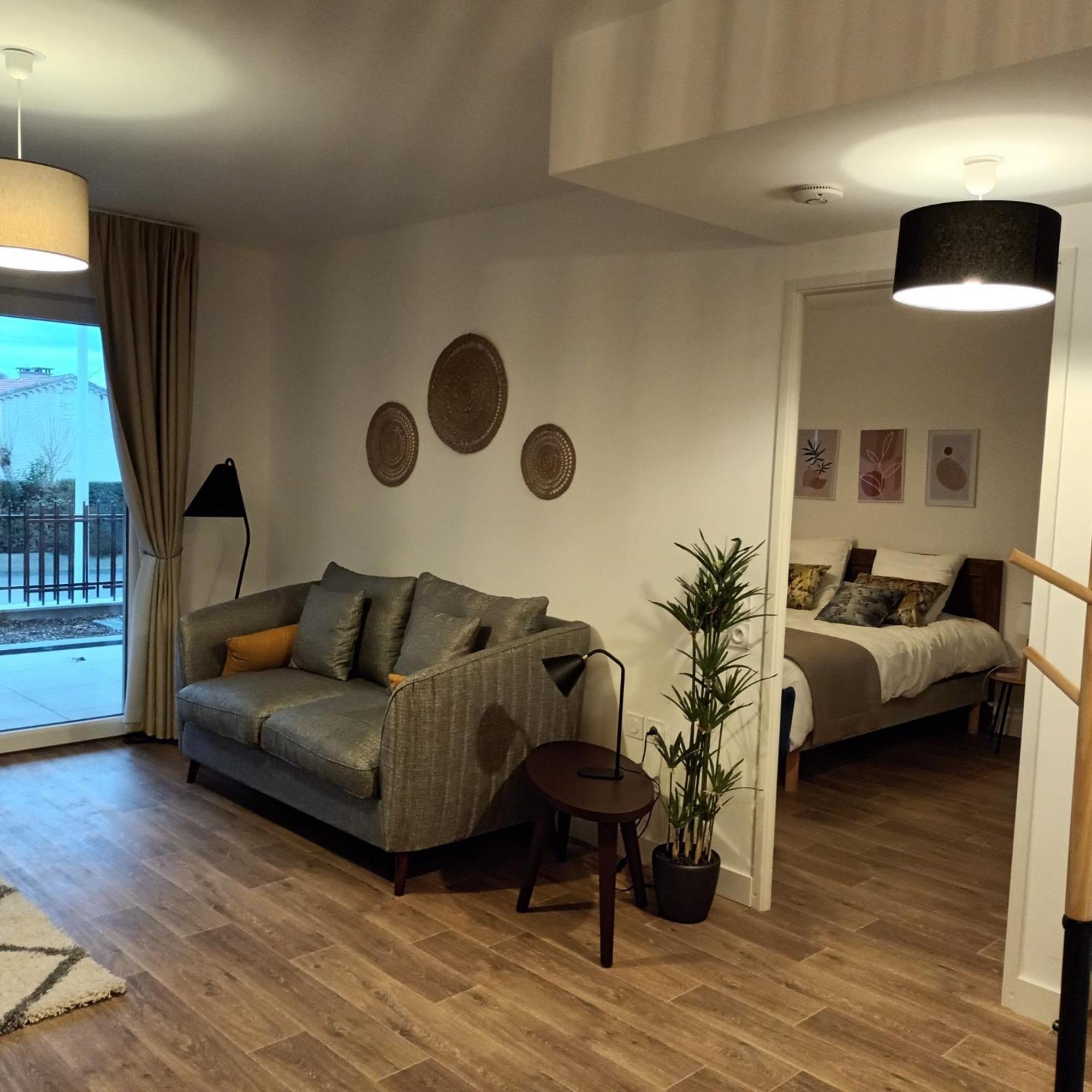 Domitys L'Oustaou Aparthotel Saint-Martin-de-Crau Exterior photo